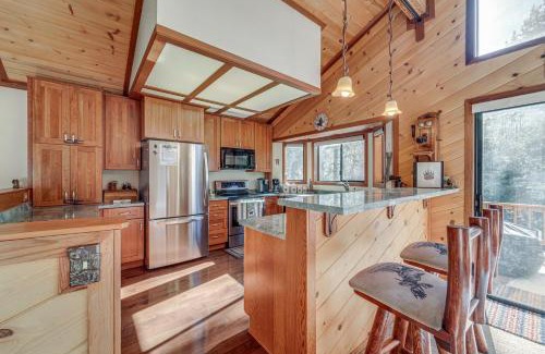 Truckee House | Pet-Friendly Home in Truckee with Balconies and Grill!