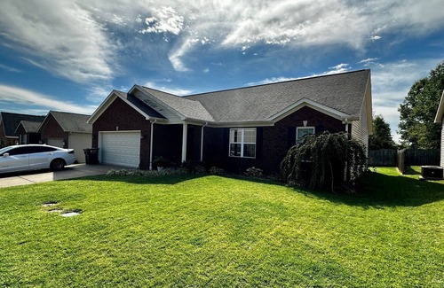 Inglefield House | Pet friendly home in Evansville