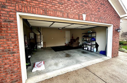 Inglefield House | Pet friendly home in Evansville