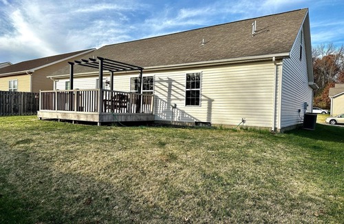Inglefield House | Pet friendly home in Evansville
