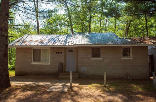 Idlewild House | Pet Friendly Home Near Lakes & Trails
