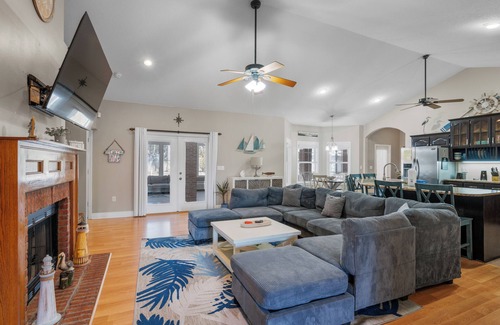 Navarre House | Pet Friendly Home, Steps to the Santa Rosa Sound!