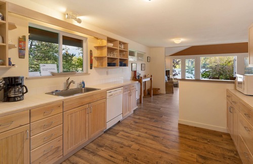 Friday Harbor House | Pet-Friendly home w/Hot Tub (Mitchell Bay Shores)
