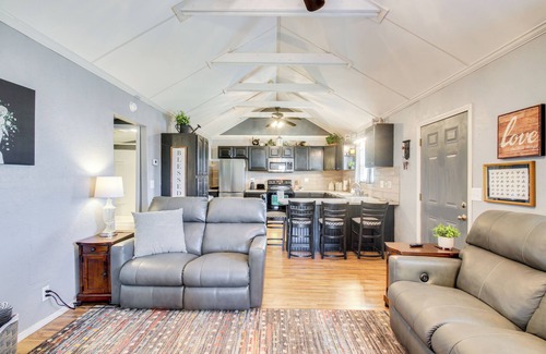 Ninnekah House | Pet-Friendly Home w/Porch Near Chickasha!