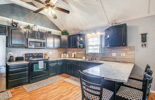 Ninnekah House | Pet-Friendly Home w/Porch Near Chickasha!