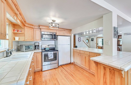 Edinburg House | Pet-Friendly Home w/Beach in Northville!