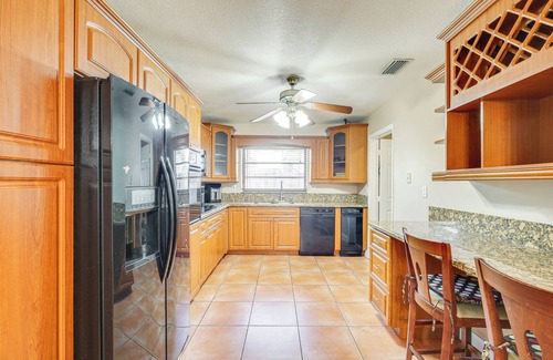 Palmetto Estates House | Pet-Friendly Home w/Yard ~ 3 Mi to Zoo Miami!