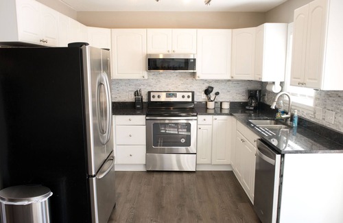 Oakley House | Pet Friendly Home With Hot Tub 5 Mins to Biltmore