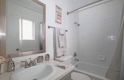 Henderson House | Pet-friendly home with 4 spacious bedrooms, 10 minutes to hospitals, college.