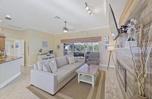 Marco Island House | Pet-friendly home with walk to beach and restaurants