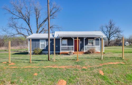 Ninnekah House | Pet-Friendly Home with Porch Near Chickasha!
