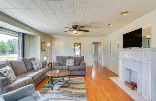 Crowell House | Pet Friendly Home with Yard and Grill in Crowell!