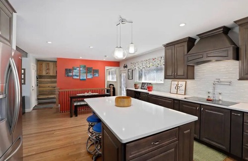 University Park House | Pet Friendly! Hot Tub, Firepit, Backyard Oasis
