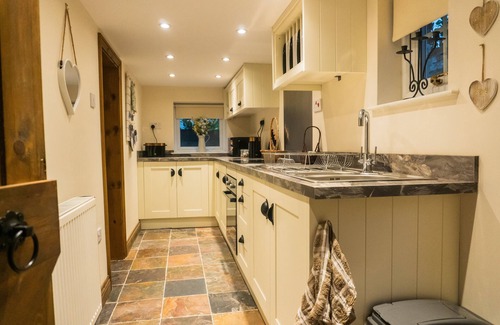 Welwick Cottage | Pet Friendly Hot Tub Luxury Cottage near Withernsea and Patrington