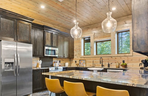 Pickens Cabin | Pet-Friendly | Hot Tub | Grill | Fire Pit