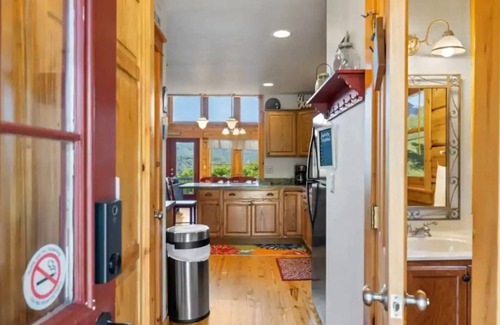 Wolf Laurel Cabin | Pet Friendly, Hot Tub, Grill, WiFi, FireplacesnMountain Retreat
