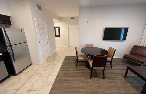 Celebration Apartment | Pet friendly hotel aprt on Celebration Pl. 2bdr