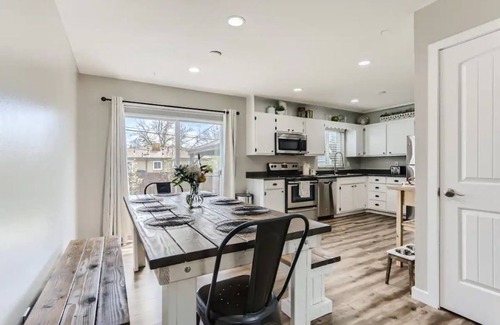 Alta Vista Area House | Pet friendly house near mountains, ski resorts with 4bds/3baths, office & patio