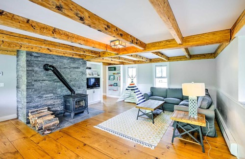 Stowe House | Pet-Friendly House with Deck - 10 Mi to Stowe Mtn!