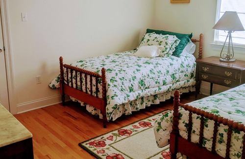 Folsom House | Pet friendly House with pool