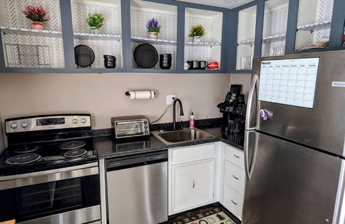 Rio Condo | Pet Friendly in Charlottesville! UVA Medical Trauma Center School Wineries Parks
