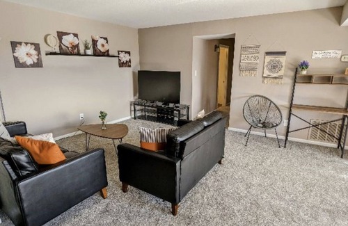 Rio Condo | Pet Friendly in Charlottesville! UVA Medical Trauma Center School Wineries Parks