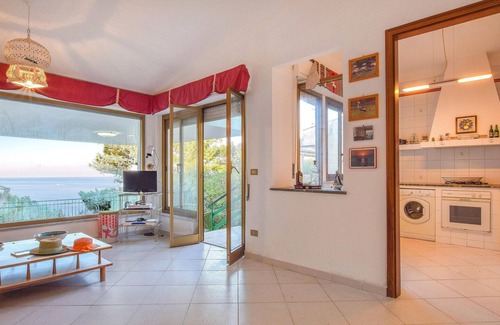 Torre Colonna-sperone House | Pet friendly home in Altavilla Milicia