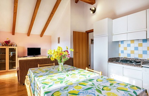 Susa Apartment | Pet-Friendly Holiday Apartment Casa Relax with Lake View & Wi-Fi
