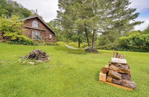 Jamestown Apartment | Pet-Friendly Jamestown Cabin w/Fire Pit and Deck!