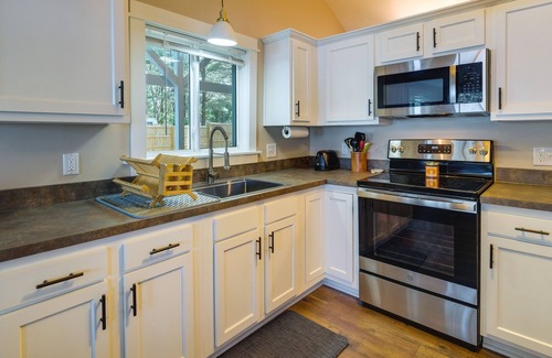 Kalkaska Cottage | Pet-Friendly Kalkaska Cottage on Lake Crawford!