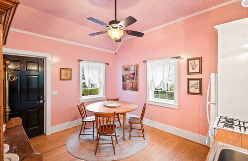 Batesville Cottage | Pet-Friendly Kent Cottage at Ivy Cottages