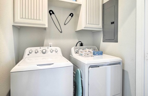 Clear Lake Shores House | Pet-Friendly Kemah Townhouse Near Beach!