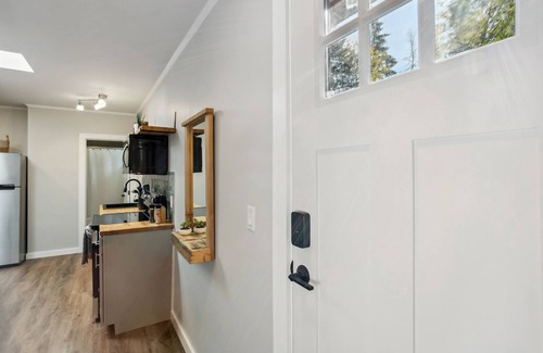 Covington Apartment | Pet-Friendly Kent Vacation Rental, Walk to Lake!