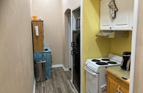Vero Lake Estates House | Pet Friendly l HotTub l Beach 8 mi l Sebastian 7mi l Bass Fishing nBoating Swim