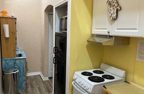 Vero Lake Estates House | Pet Friendly l HotTub l Beach 8 mi l Sebastian 7mi l Bass Fishing nBoating Swim