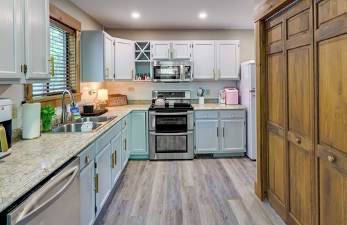 Lackawaxen Cabin | Pet-Friendly Lackawaxen Cabin w/ Wraparound Deck!