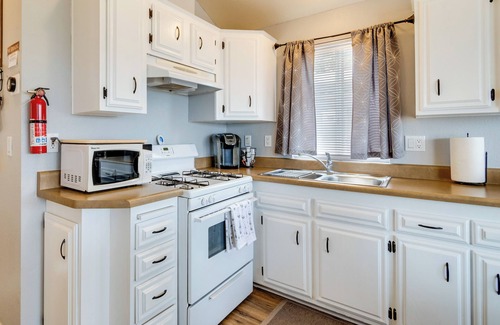 Lake Havasu City Cottage | Pet-friendly Lake Havasu City Home w/Fire Pit!