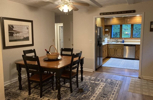 Lake Oconee House | Pet friendly Lake Access House