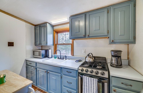 Greentown Cabin | Pet-Friendly Lake Ariel Cabin w/Pool, Near Skiing