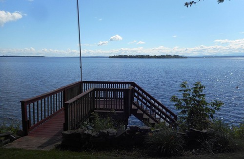 Plattsburgh House | Pet Friendly Lake Front Getaway On Lake Champlain, Plattsburgh NY