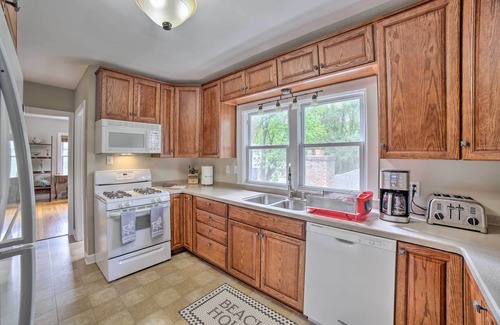 Miller Beach House | Pet-Friendly Lake Getaway: 1 Block to Beach!