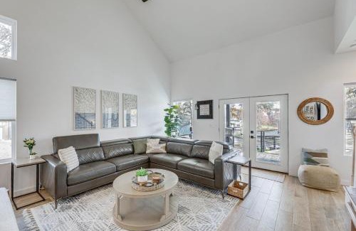 Granite Shoals House | Pet-Friendly Lake LBJ Retreat with Deck and Hot Tub!