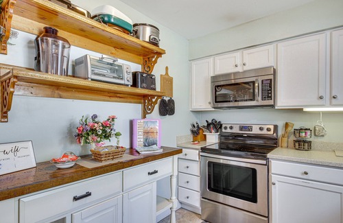 Leesville House | Pet-Friendly Lakehouse: View Tower + Fire Pit!