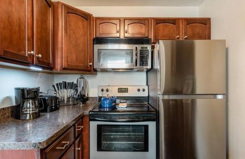 Royal Oak House | Pet Friendly - Large Families - Heart of Royal Oak - 5 Smart TVs