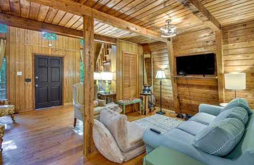 Gumlog House | Pet-Friendly Lavonia Cabin, Walk to Lake Hartwell!