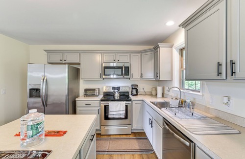 Gilman House | Pet-Friendly Lebanon House w/Lake Access!