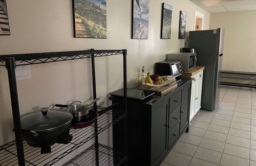 Black Mountain House | PET FRIENDLY! Licensed Bed and Breakfast.