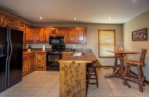 Heber Springs Cabin | Pet Friendly Lobo Landing Cabin!