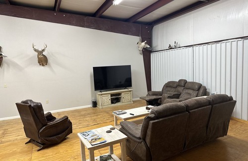 Birdeye Cabin | Pet friendly lodge, great for gatherings. 15mins from state park