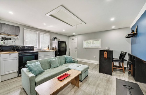Mastic Beach Apartment | Pet-Friendly Long Island Guest House: Walk to Bay!